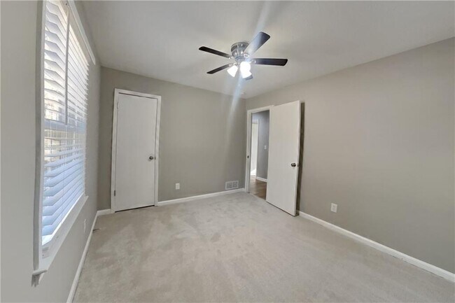 Building Photo - 1176 Golden Cir SW