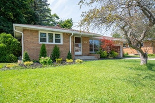 Building Photo - 1158 Woodstock Ave