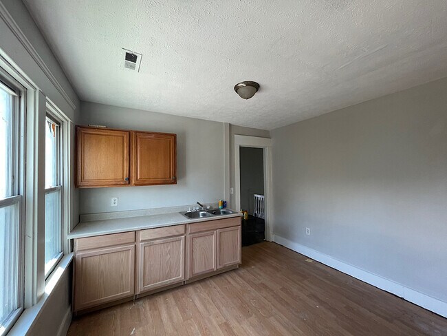 Building Photo - 3469 W 45th St