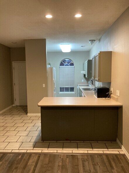 Building Photo - 2963 W Riverridge Dr