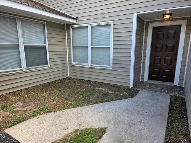 Building Photo - 111 Heather Dr