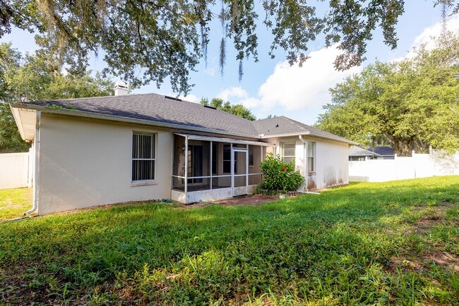 Building Photo - PRISTINE 3/2 one story home in Errol Estates!
