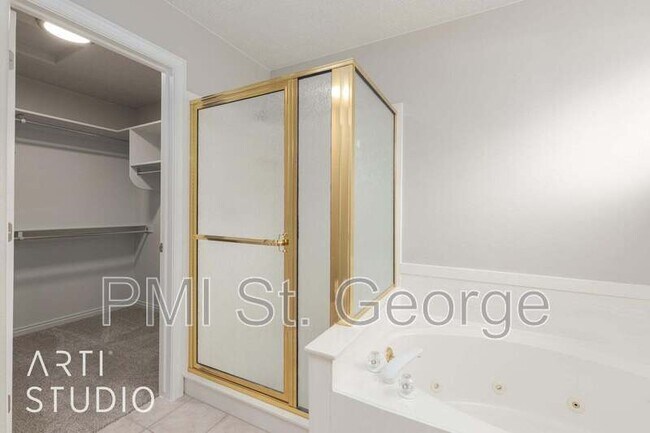 Building Photo - 545 S Valley View Dr