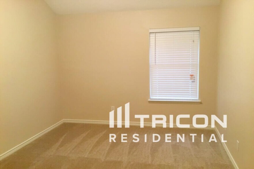 Building Photo - 1558 Aberdeen Dr