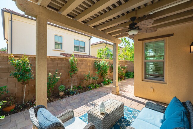 Building Photo - 110 Sugar Cane