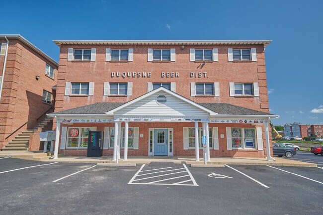 Building Photo - Spacious 2 bedroom 1 bath