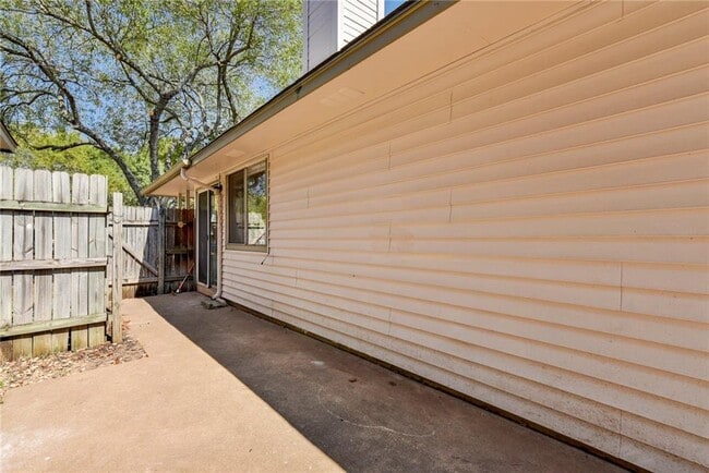 Building Photo - 16803 Pocono Dr