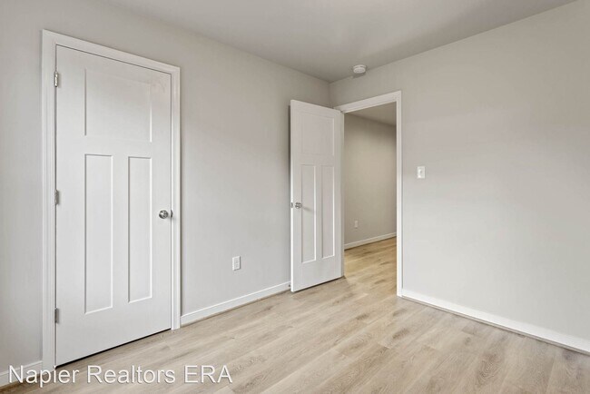 Building Photo - 3 br, 2 bath House - 24802A and 24802B Cox...