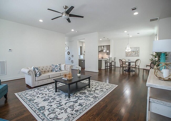 Building Photo - 2004 Rosedale St