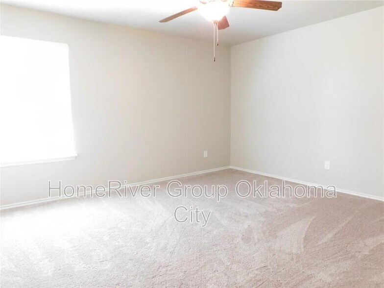 Building Photo - 129 St Charles Way