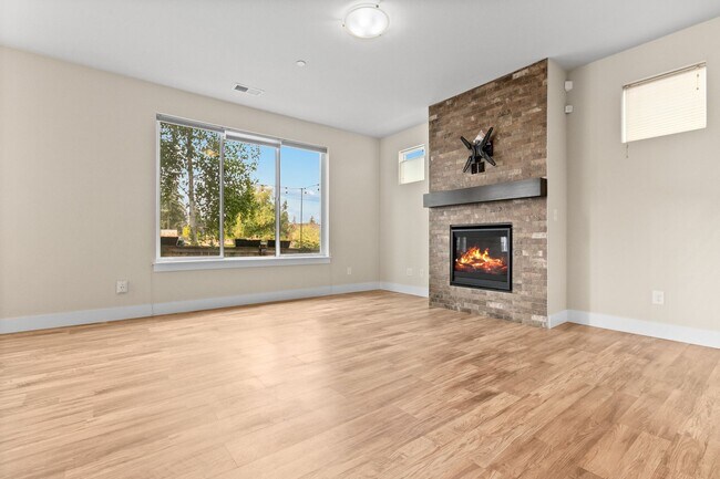 Building Photo - 3Bd/2.5Ba Lynnwood Home