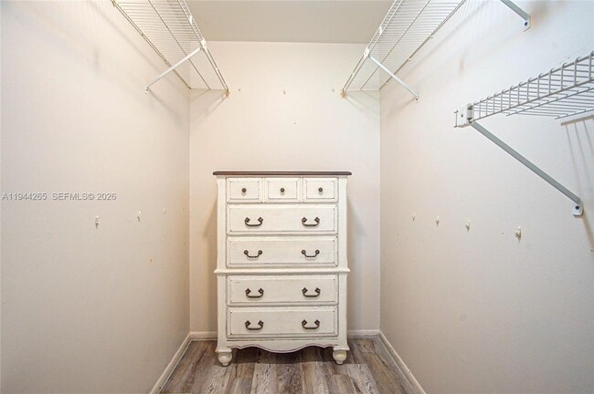 Building Photo - 606 Gardens Dr