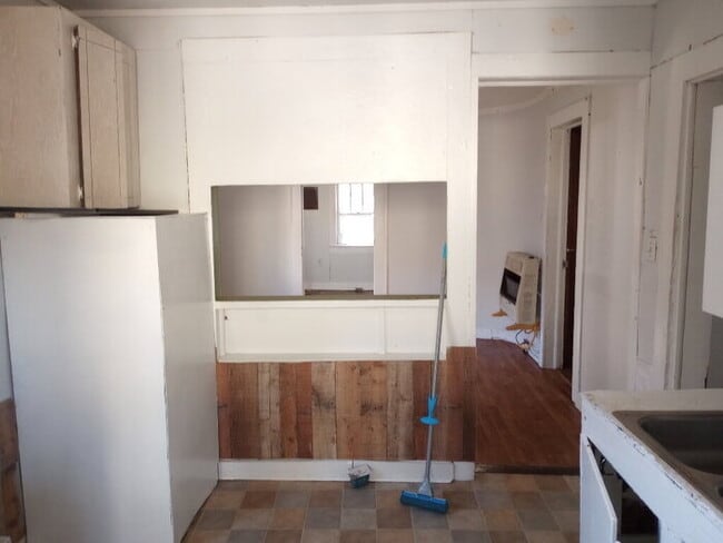 Building Photo - "Charming 2-Bed Oasis on River Street - Perfect Blend of Comfort & Convenience in Laurens!"