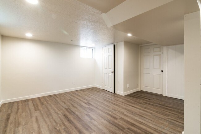 Building Photo - 8831 S 500 E