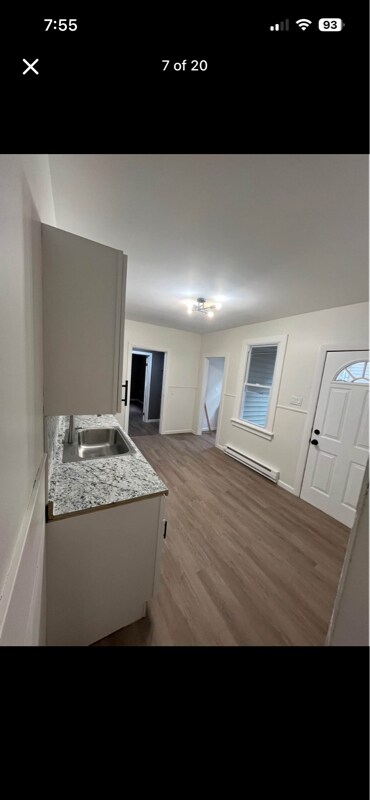 Building Photo - 324 S Main St