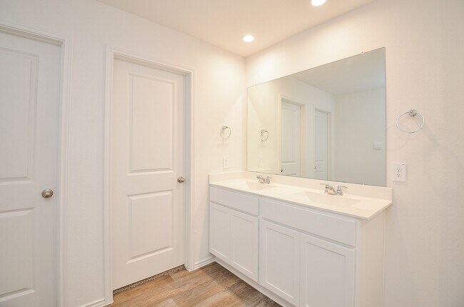 Building Photo - 31310 Yatesbury Ln