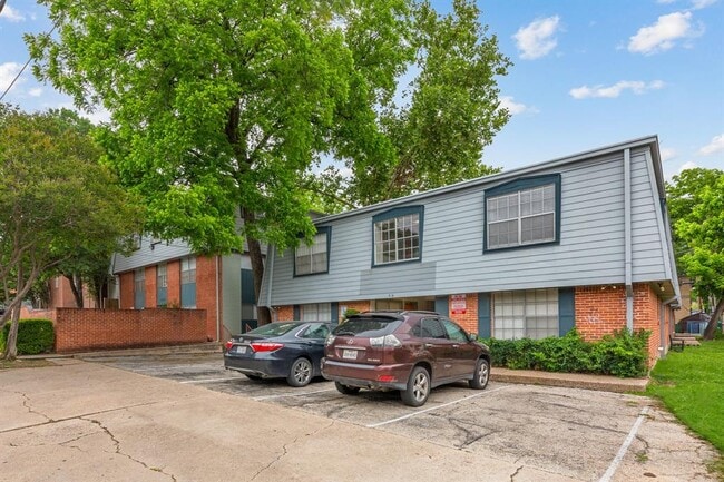 Building Photo - 406 E 30th St