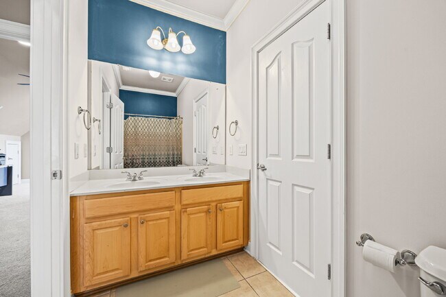 Building Photo - "Luxurious 4-Bed Oasis with Granite Countertops & Cozy Fireplace in Charlotte - 3914 Sq Ft of Ele...