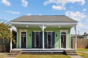 Building Photo - 2409 Dabadie St