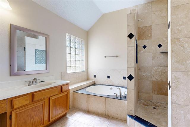 Building Photo - 202 Willow Creek Dr