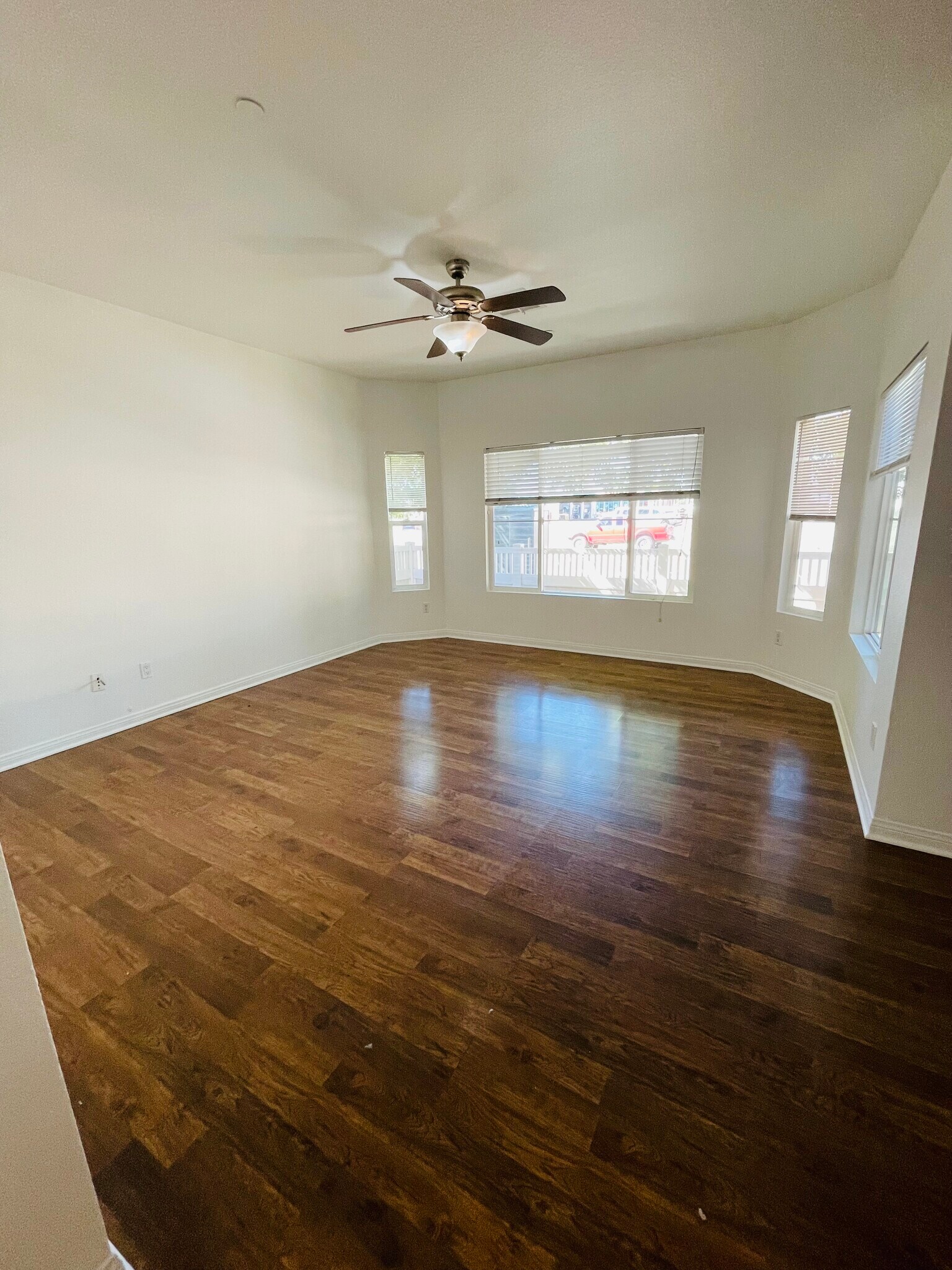 Building Photo - 1918 Kelly Ave