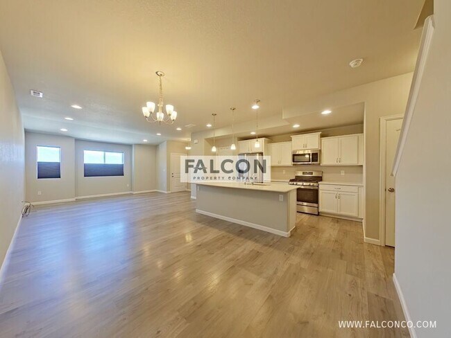 Building Photo - 876 Petra Heights