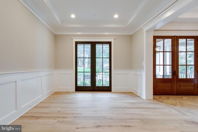 Building Photo - 5615 McLean Dr