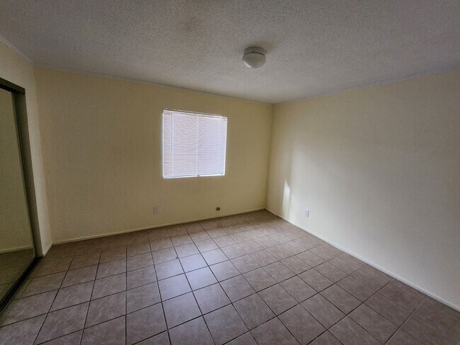 Building Photo - 2725 E Tierra Buena Ln