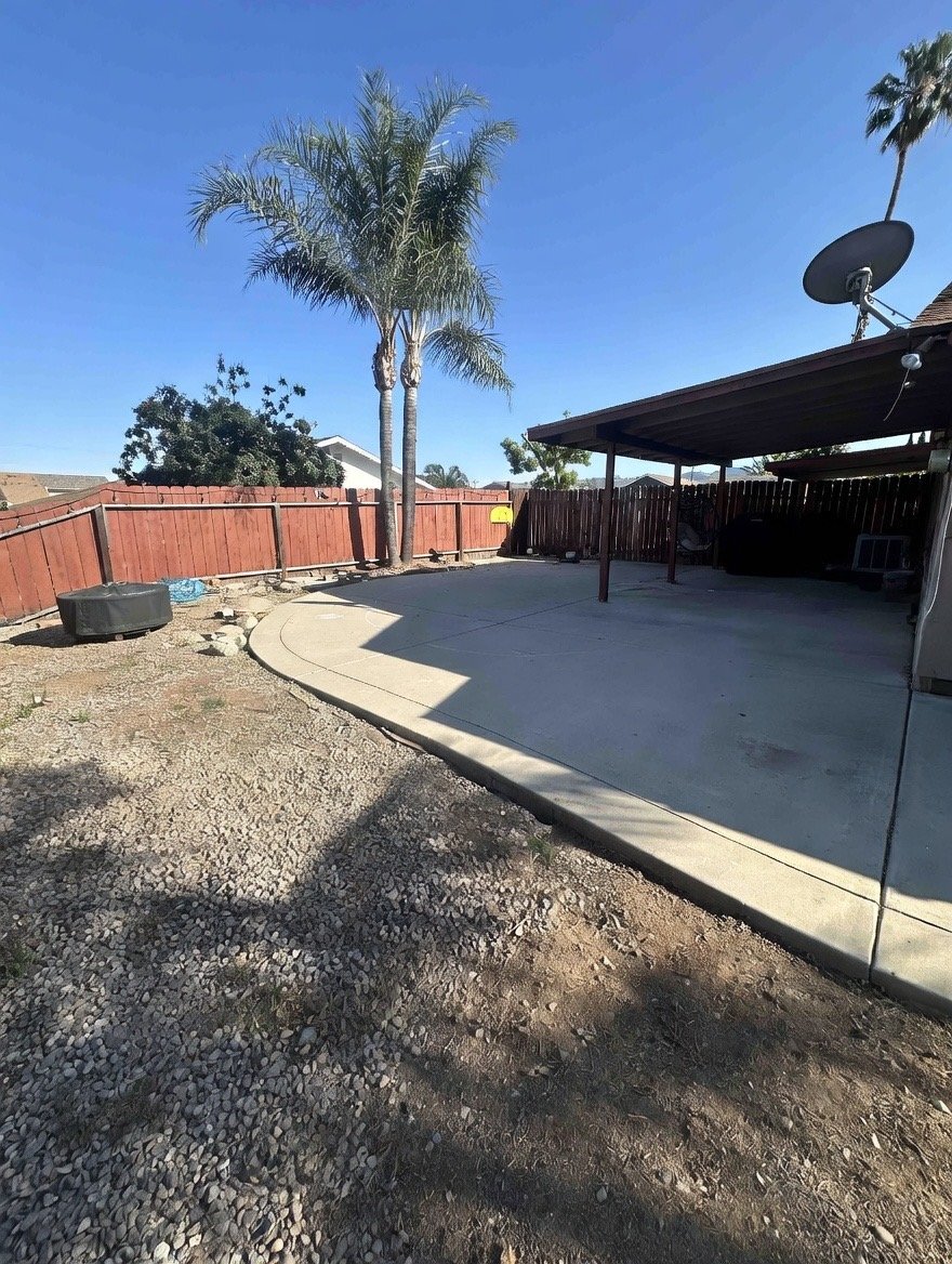Building Photo - 583 Charlotte Dr