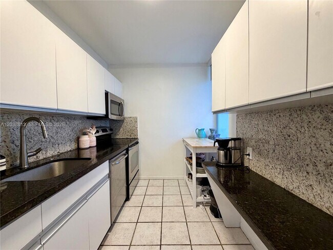 Building Photo - 888 Intracoastal Dr