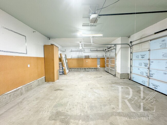 Building Photo - Modern 3-Bed Home with Gardens, Greenhouse...