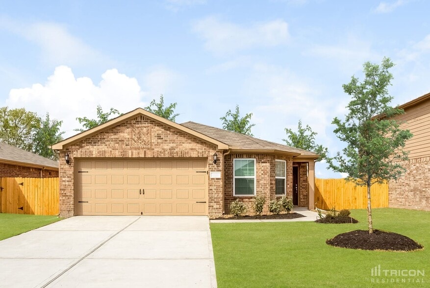 Primary Photo - 308 Summer Horse Dr