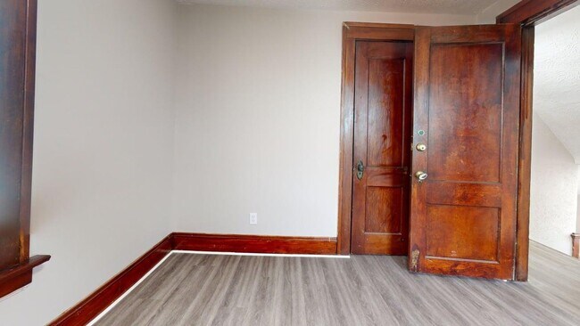 Building Photo - Akron 3 Bedroom Single Family Home + Garage