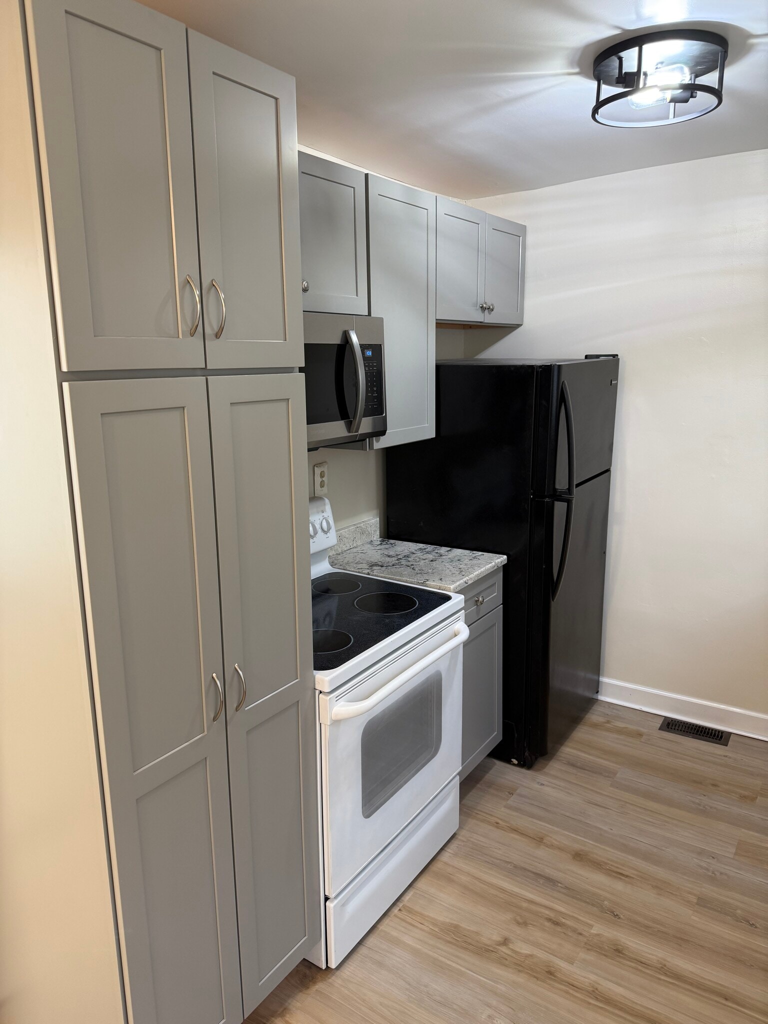 Kitchen - 828 Maury Ave