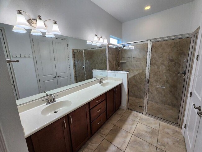 Building Photo - Beautiful Port Orange 4 Bedroom 2 Bathroom Pool Home