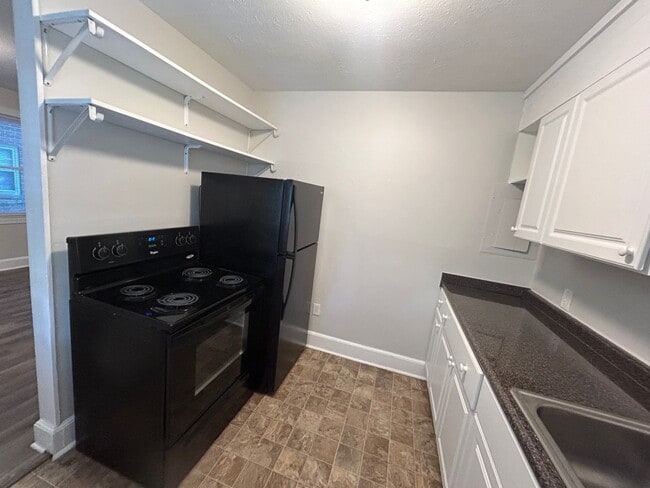 Building Photo - 1810 Atascadero Dr