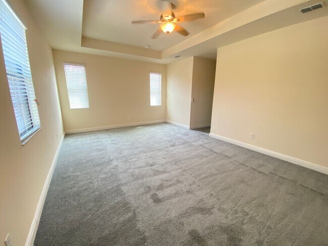 Building Photo - 3/2.5 Eagle Creek Townhome