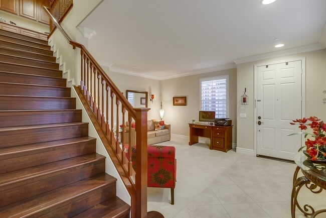 Building Photo - 452 Taylor Dr