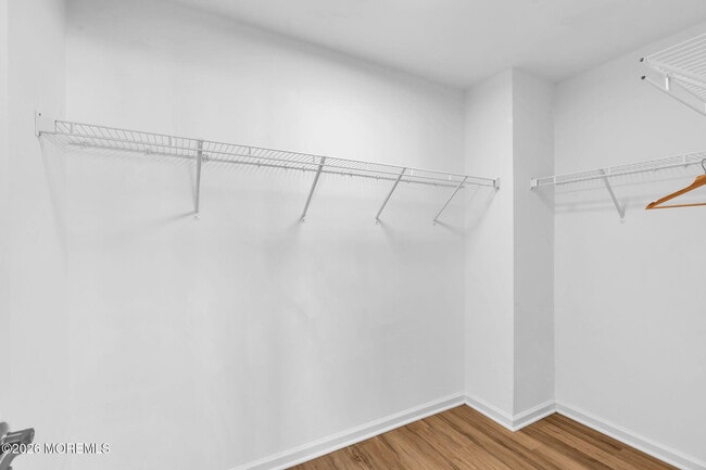 Building Photo - 40 Thistledown St