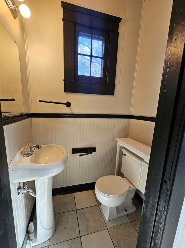 Building Photo - 1909 Bennett Ave