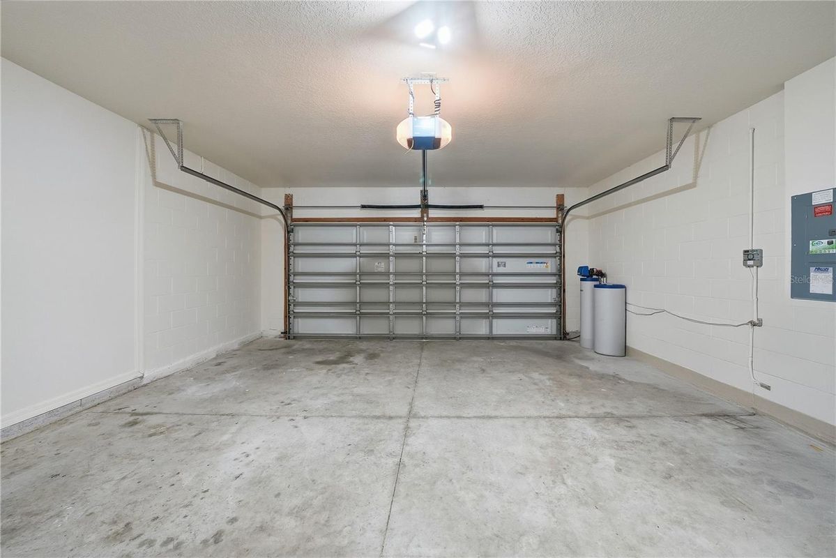 Building Photo - 547 Hartford Hts St