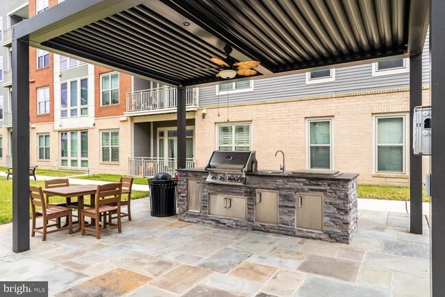 Building Photo - 7770 Belvale Dr