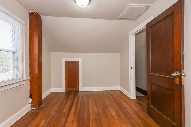 Building Photo - 2 Bedroom 1 bath Single Family Home