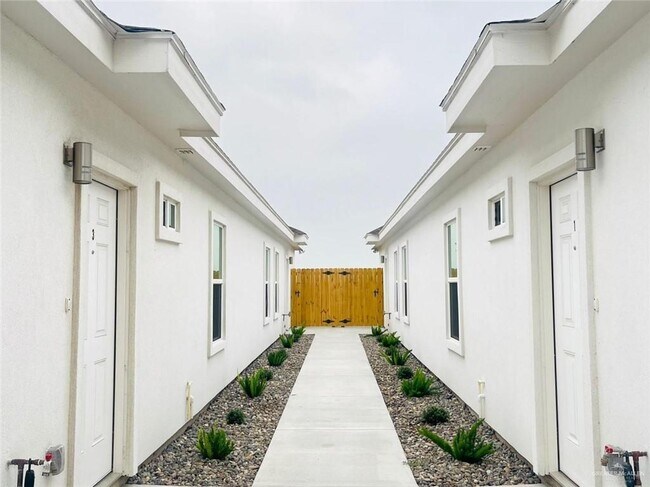 Building Photo - 10 Ventura Ave