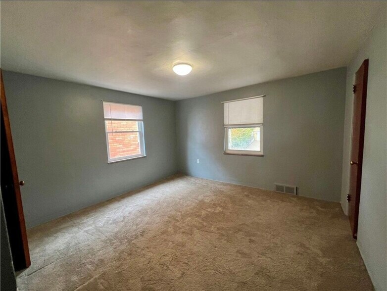 Building Photo - 650 Dunster St