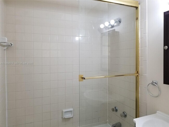 Building Photo - 2308 Monroe St