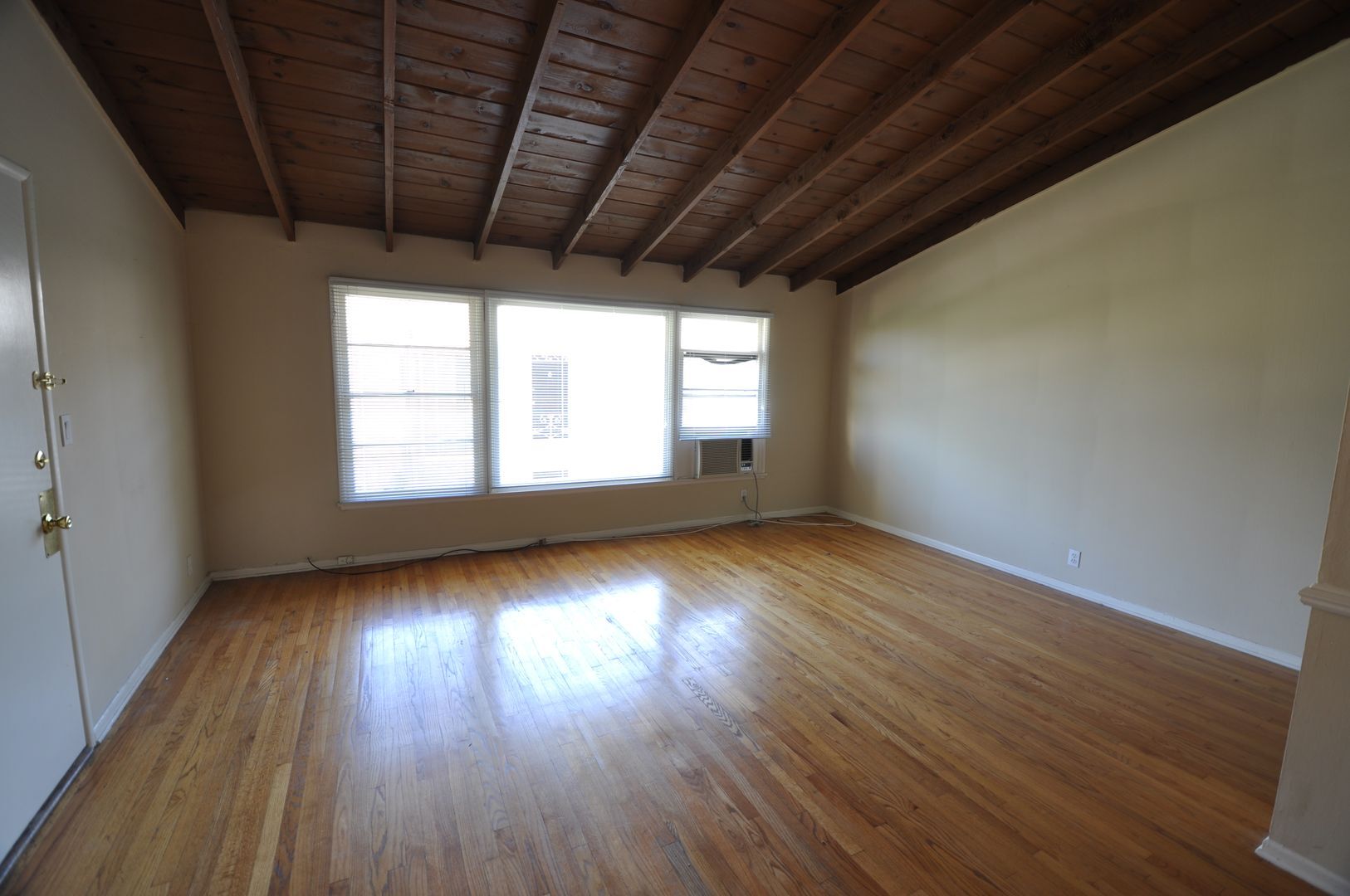 Building Photo - 14830 Dickens St