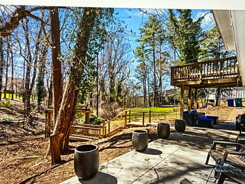 Building Photo - 8607 Pinecliff Dr