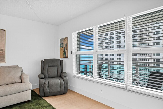 Building Photo - 3900 Galt Ocean Dr