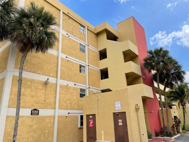 Building Photo - 9180 Fontainebleau Blvd